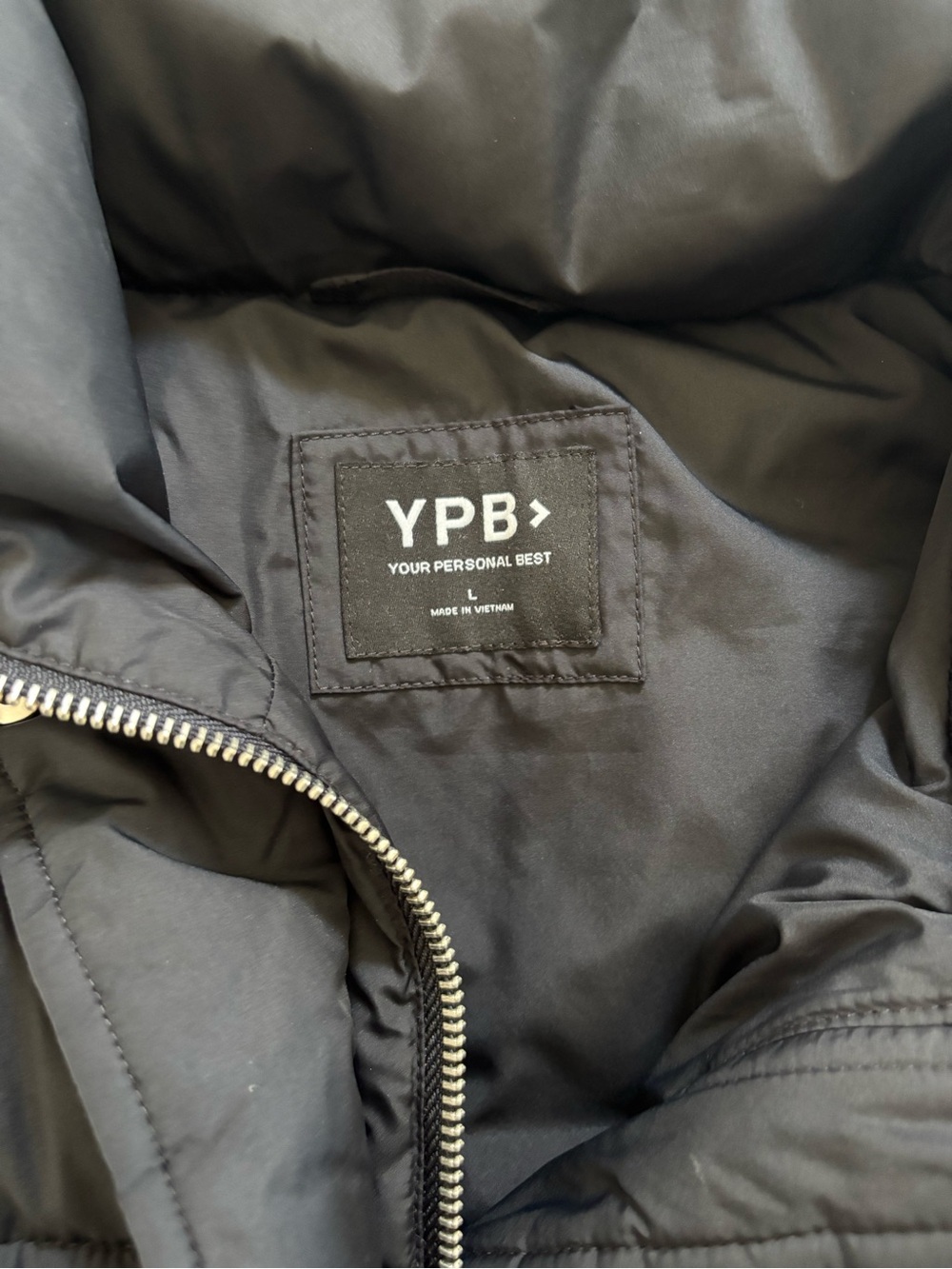 Abercrombie & Fitch YPB On-The-Go Puffer Vest size large - Picture 2 of 3